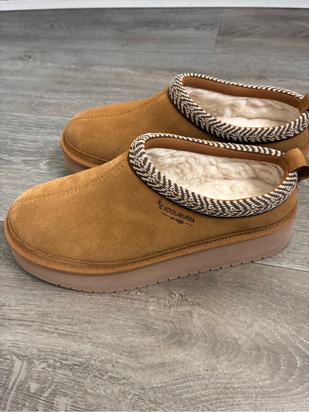 Koolaburra Women’s Tan Suede Shearling Slip-On Clog
